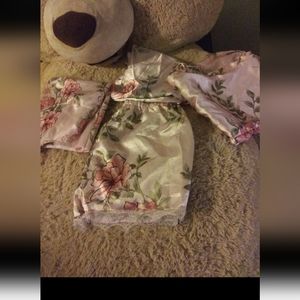 Set of 4 Pink Satin Pijamas🌸🌺